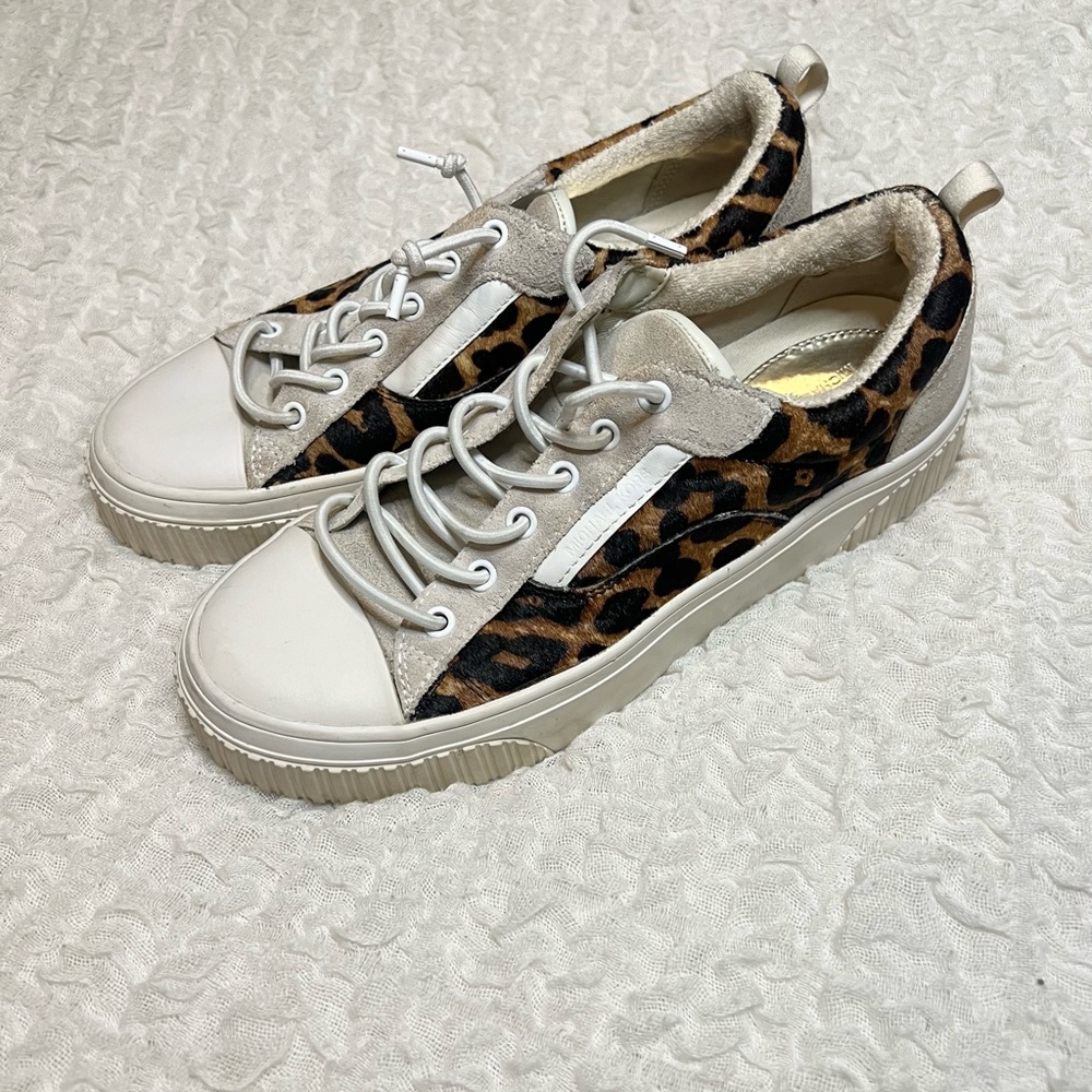 Michael Kors Oscar Lace Up sneakers, cream/ cheetah print, size 7
